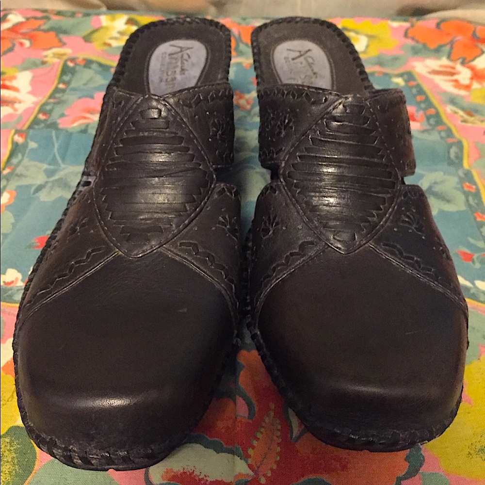 Clarks Artisan Collection NWOT Brown Leather Clogs